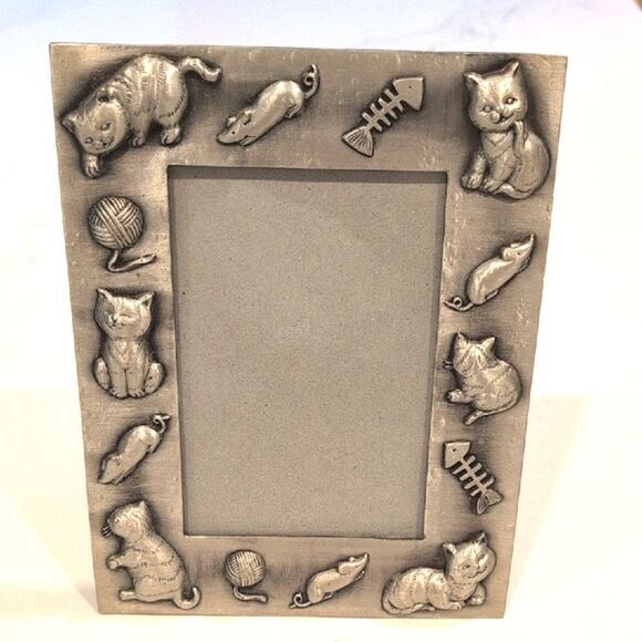 Pewter Tone Cat and Mouse Picture Photo Frame - Picture 1 of 9